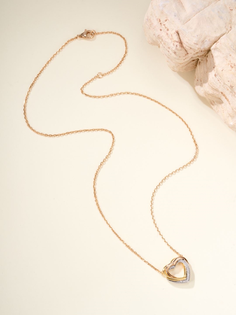Ca*t1er necklaces